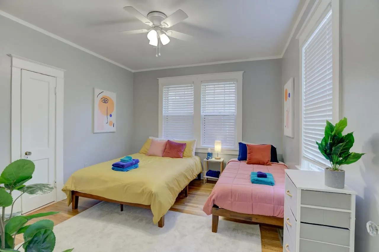 Spacious Bungalow With 6 Beds, Games, And Fire Pit - Close To Beale Street, Bbq, Graceland, & Liberty Bowl Memphis 0*,