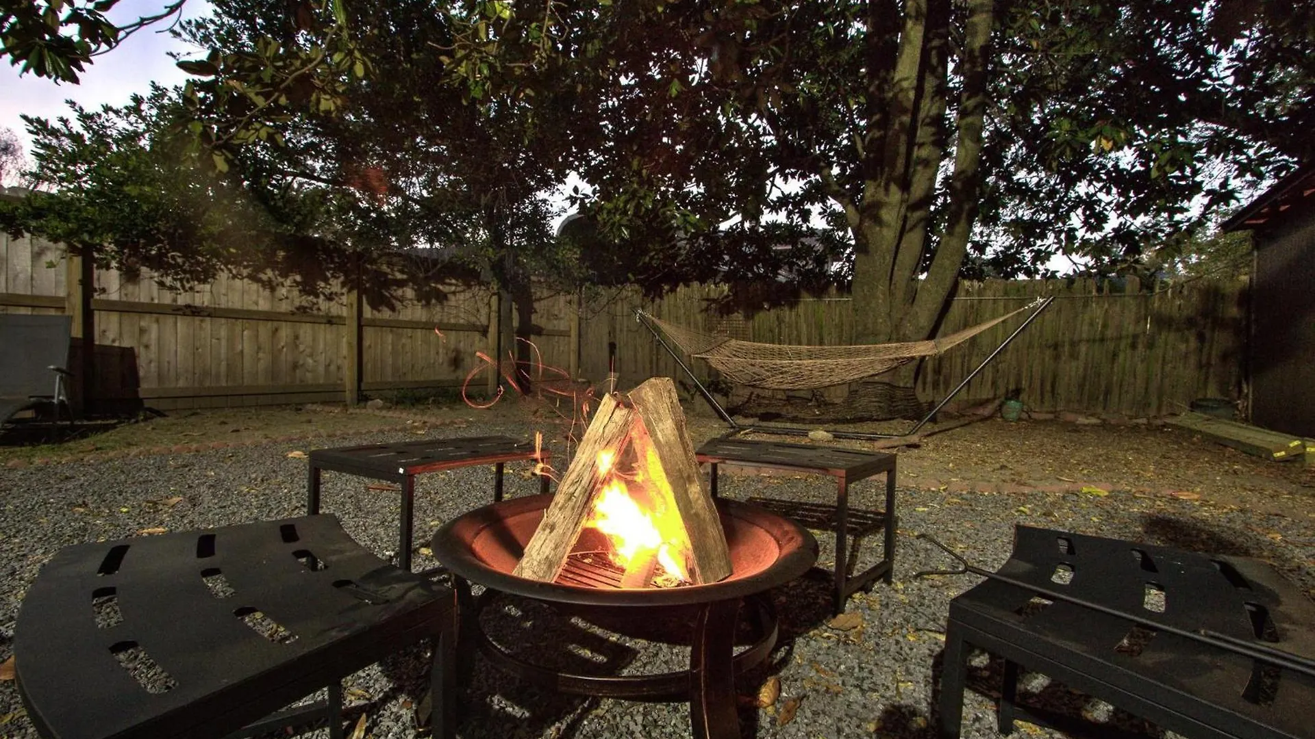 ממפיס Spacious Bungalow With 6 Beds, Games, And Fire Pit - Close To Beale Street, Bbq, Graceland, & Liberty Bowl בית נופש